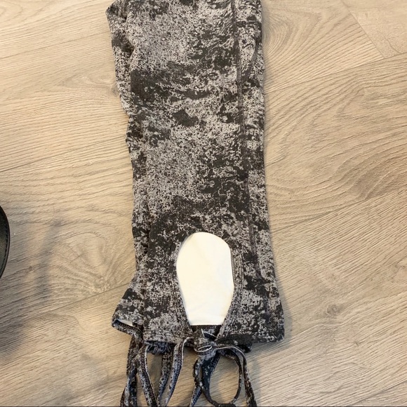 LOLË Cropped Leggings - Picture 4 of 4